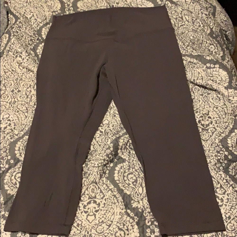 Lululemon Crop Wunder Unders!!